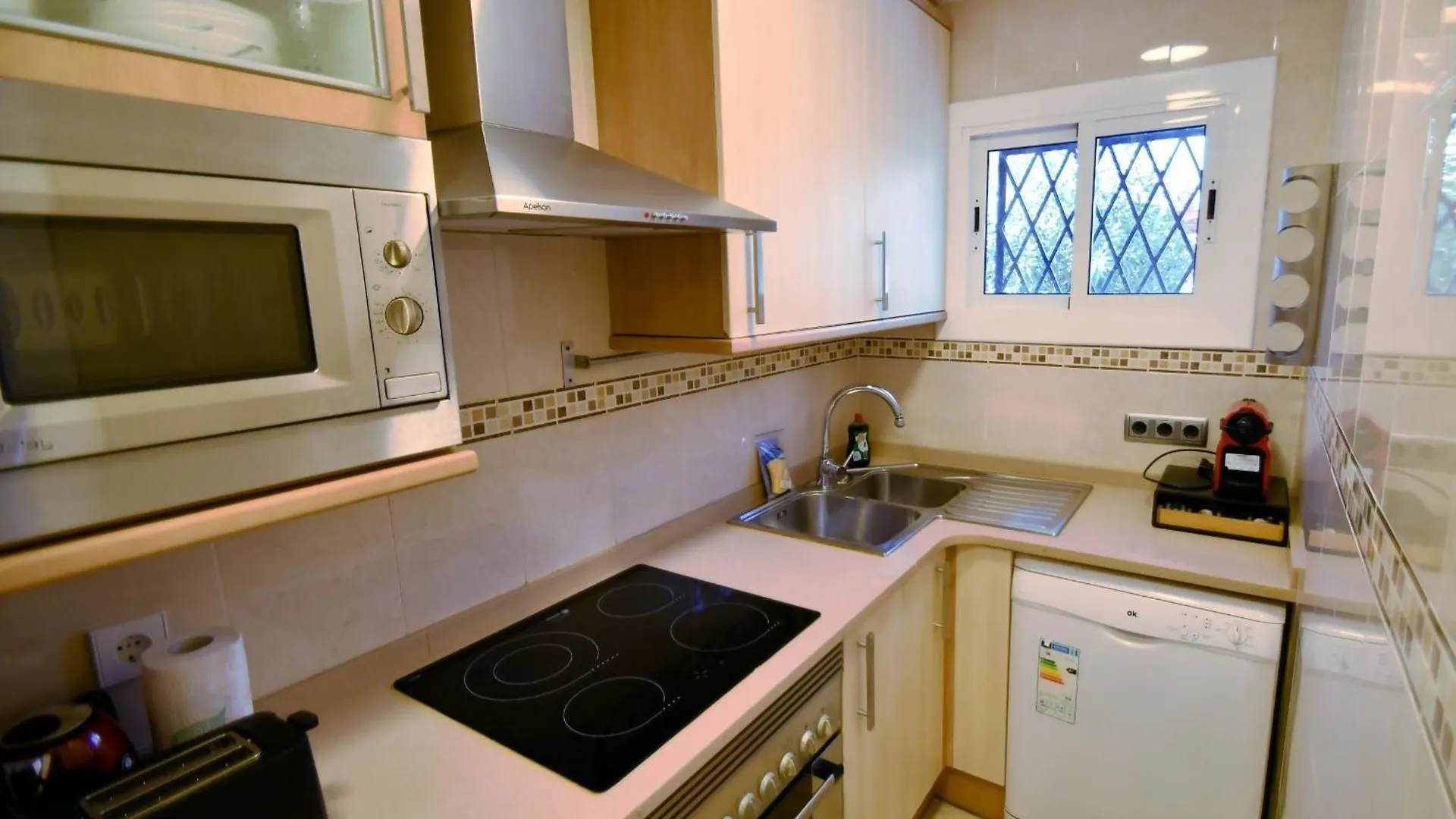 Apartamento 2 Habitaciones Y Magnifica Terraza Castelldefels 0*,